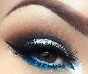 Glittery eye makeup look to compliment your falsies lashes