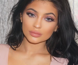 Kylie-Jenner-pro-lashes