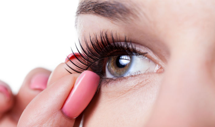 Easy Eyelash Application