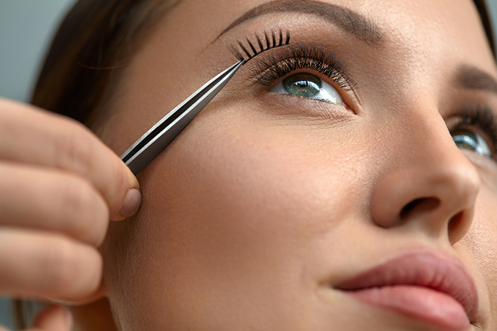 how to remove fake eyelashes