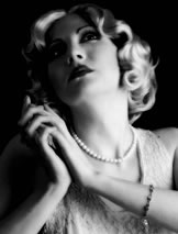Kitten von Mew, vintage pin-up model specialising in 1930’s, 1940’s, 1950’s fashion and burlesque styles. 