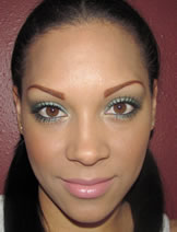 In this picture, i am wearing the Andrea Modlash #43. Love these lashes!!!